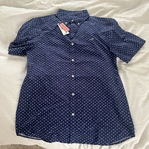 Vineyard vines American whale short sleeve shirt. Size medium in men’s.